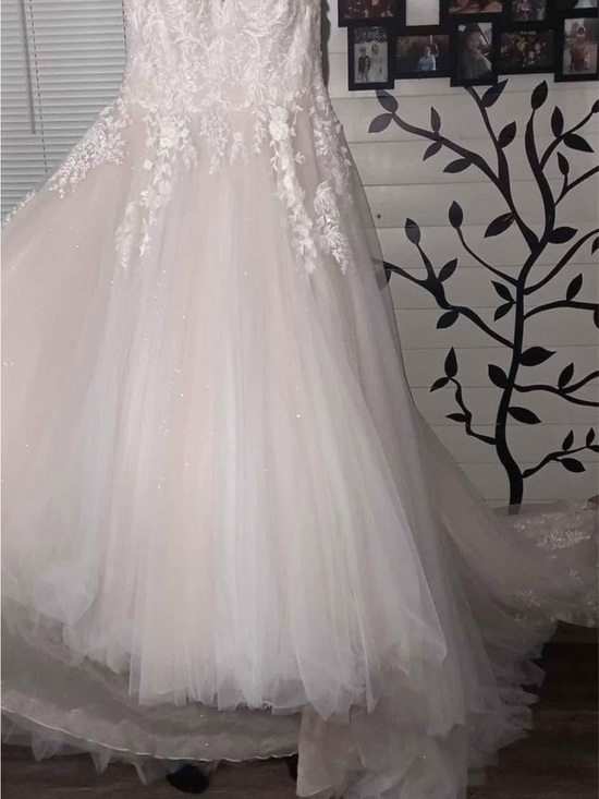 Essence of Australia Dresses & Skirts - Romantic White Lace-Appliqué Tulle Wedding Dress
